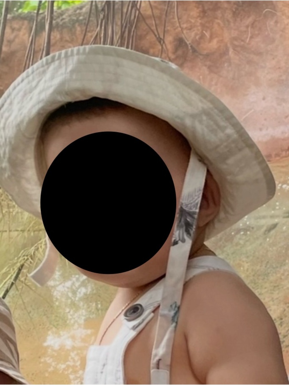Banana Republic reversible Cream/safari Kids Wide-Brim Sun Hat with Chin Straps